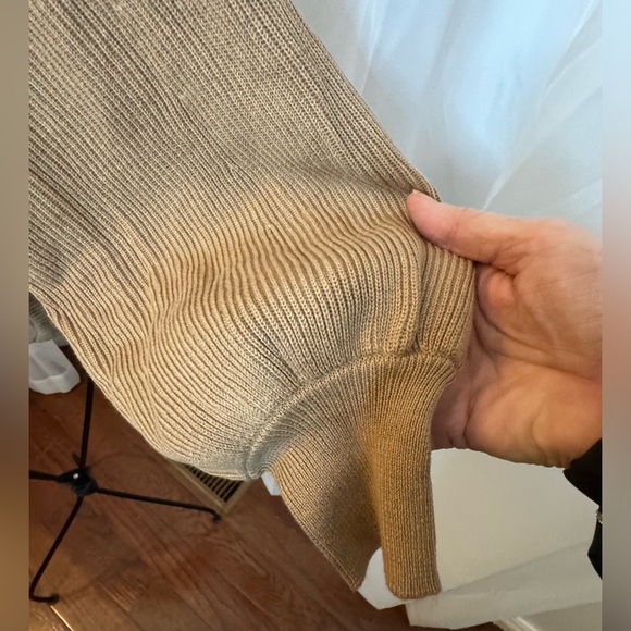 1State sweater with balloon sleeve - NWT
MSRP 69$ usd - Picture 3 of 7